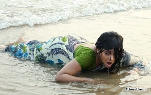 Bengali_actress_Sreelekha_Mitra_Hot_wet_picture (9)