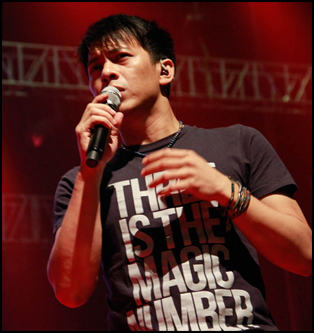 model rambut Ariel Noah model rambut Ariel Noah
