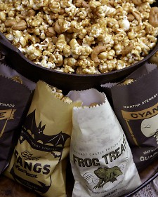 Macadamia-butter-crunch popcorn Macadamia-butter-crunch popcorn