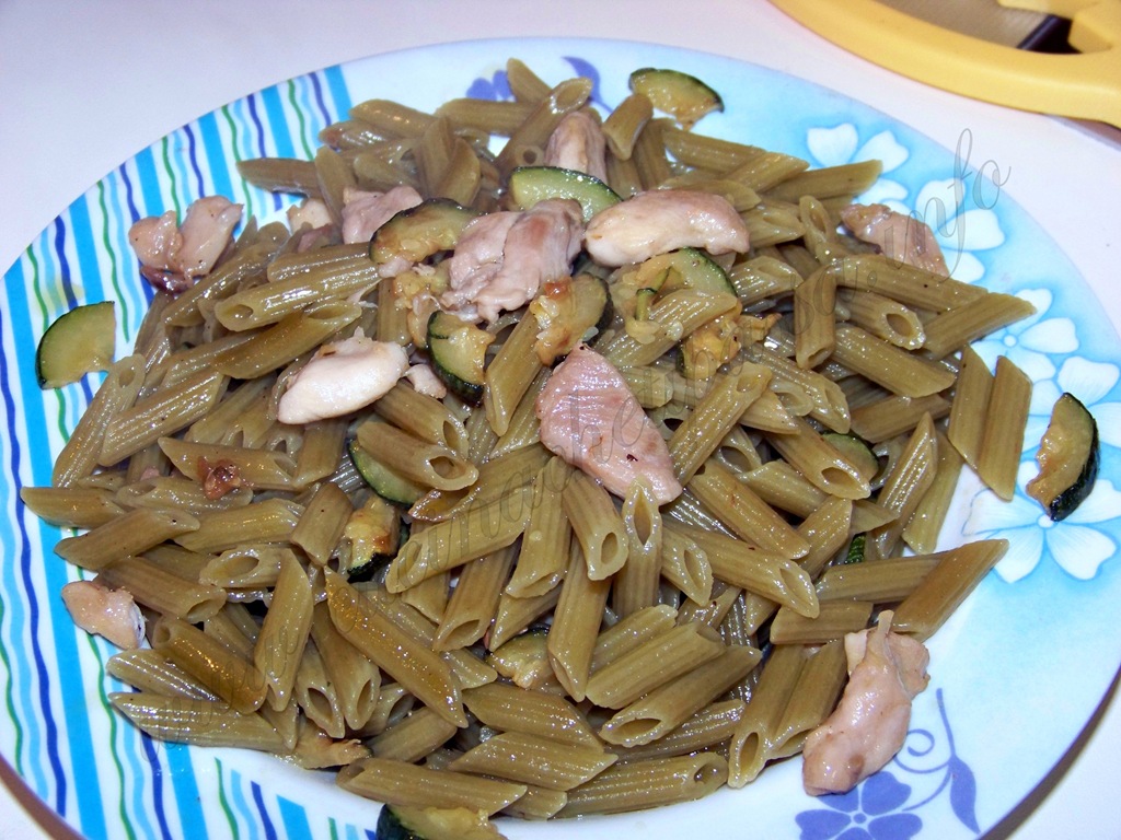 [mini%2520penne%2520con%2520zucchine%2520e%2520pollo%2520%252823%2529%255B4%255D.jpg]