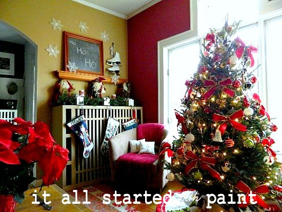 [xmas%2520home%2520tree%2520and%2520mantel%2520%2528550x413%2529-1%255B4%255D.jpg]