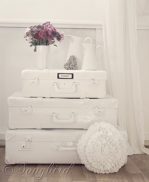 [Painted%2520White%2520Suitcases%25204%255B3%255D.jpg]