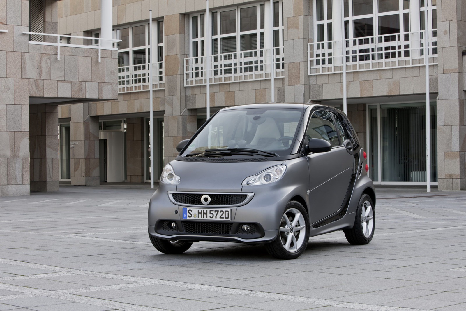 Smart-Fortwo-2012-13[2].jpg