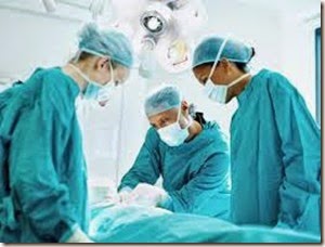 2-doctors-operating-room-lgn 2-doctors-operating-room-lgn