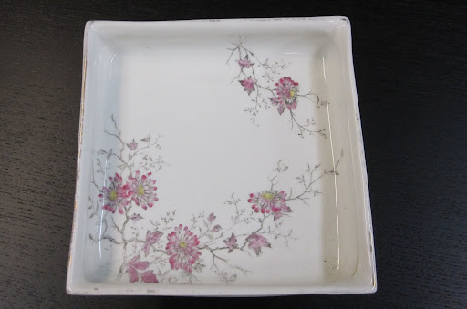 Here is a close-look of the detailing on the top of this cake stand.