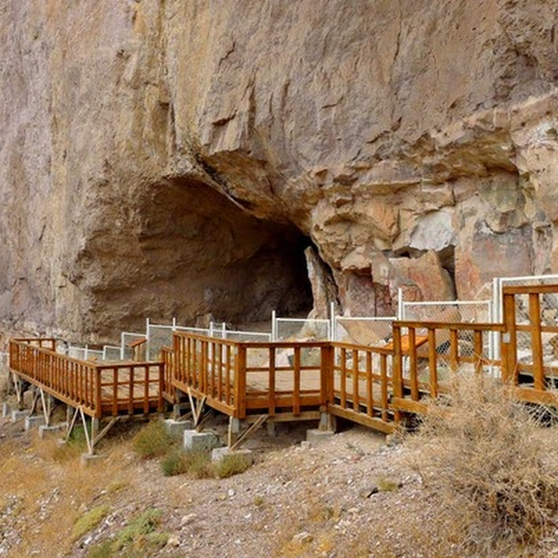 Cuevas de las Manos, donde pobladores de 9.000 años atrás sellaron su arte y su testimonio de vida.