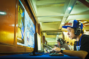 We looked like a call center for a day. Haha. That's Nicole Hyala of 90.7 Love Radio in the background.