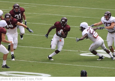 'David Wilson returning a kickoff' photo (c) 2010, Gary Cope - license: http://creativecommons.org/licenses/by-nd/2.0/