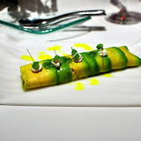 Avocat, crabe, crème fraîche. Un genre de california roll sans le riz, vraiment pas mal et aux goûts bien équilibrés, mais rien de révolutionnaire.