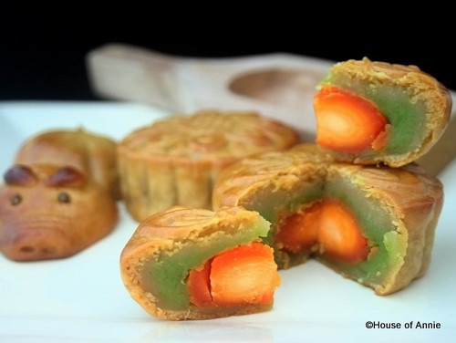 [Traditional%20Baked%20Mooncakes%5B2%5D.jpg]