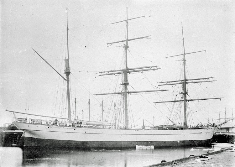 La barca TRONGATE en Bristol. Brodie Collection, La Trobe Picture Collection, State Library of Victoria.jpg