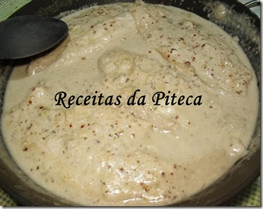 Peixe gato frito com molho de coentros, alho e jindungo Peixe gato frito com molho de coentros, alho e jindungo