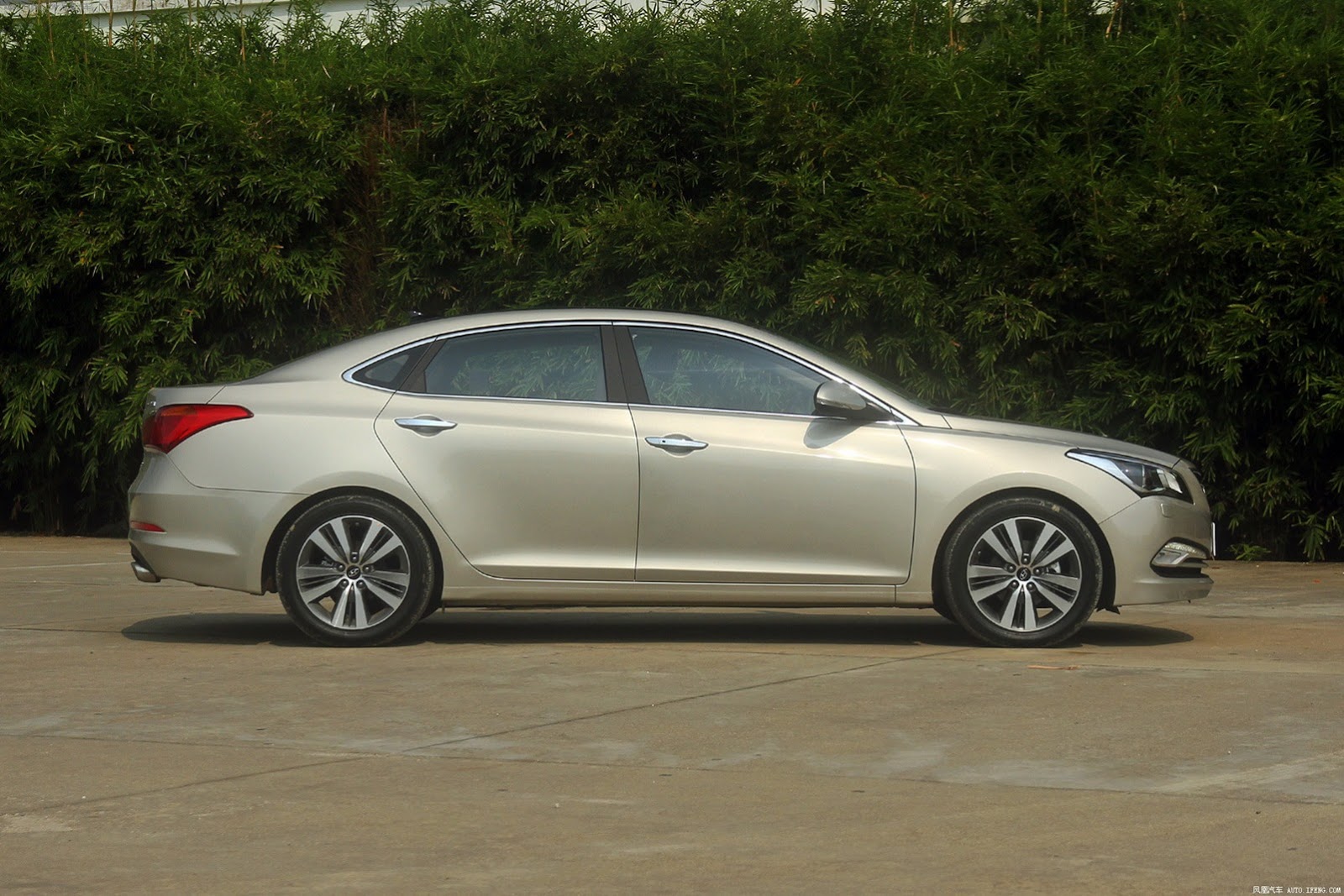 [Hyundai-Mistra-Sedan-7%255B2%255D.jpg]