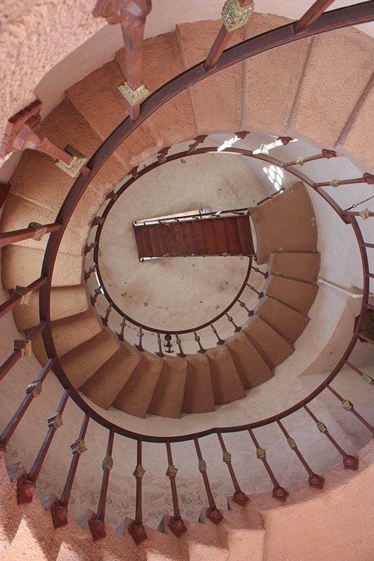 [090407_ScottysCastleStaircase2%255B8%255D.jpg]