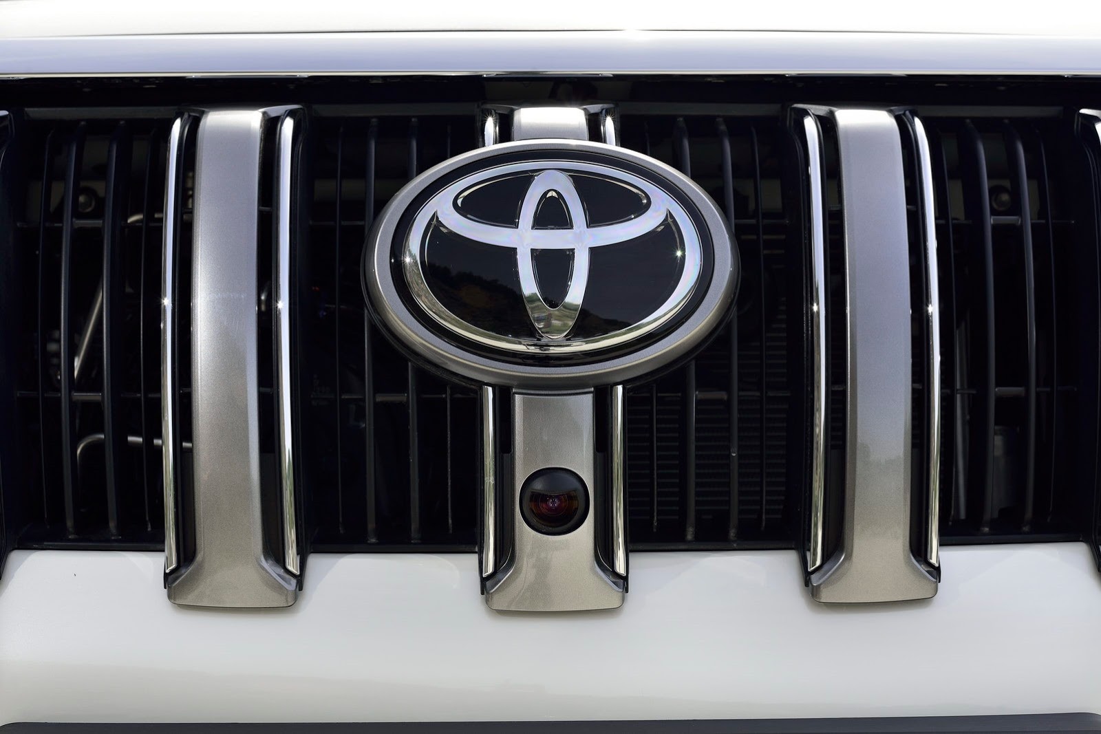 [2014-Toyota-Land-Cruiser-Prado-14%255B2%255D.jpg]