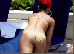 Flagra Rihanna (25)