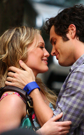 Hilary Duff kisses Penn Badgley intimately on the set of'Gossip Girl' in