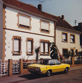 Treppenstraße mit Originalfront.jpg
