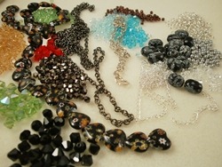 [Chains%2520and%2520crystals%2520on%2520bead%2520tray%255B5%255D.jpg]