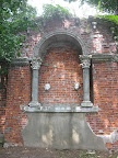 Isn't this wall cool? Its twin lay across the courtyard and still had the fountain's basin.