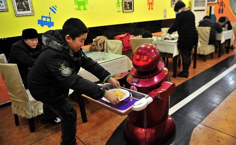 robot-restaurant-1