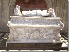 2010.06.28-008 tombeau des enfants de Charles VIII dans la cathédrale St-Gatien
