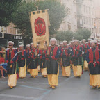 AÑO 2001 DIA 8 DE SEPTIEMBRE LA PROCESION, BLOQUE DE MOROS CON SUS CABOS AL FRENTE A SU PASO POR LA CORREDERA. 51-18.jpg