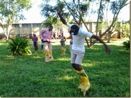tradicional corrida de sacos