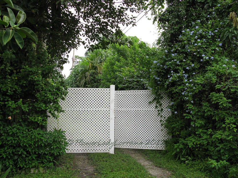 [09-25-front-gate%255B4%255D.jpg]