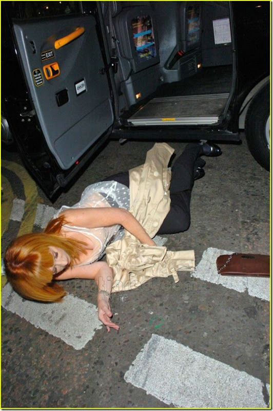 celebrities-falling-down-13