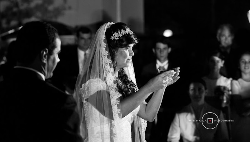 Foto número 19 de Casamento Karen e Reynaldo no Recanto do Barão da cerimonialista Liliane Cariello, do Rio de Janeiro, RJ, que faz cerimonial de casamentos, cerimonial de eventos, cerimonial de festas, cerimonial de 15 anos, cerimonial de bodas, cerimonial de eventos sociais, cerimonial de aniversários, decoração de casamento, decoração de festas de 15 anos, decoração de eventos sociais, decoração de aniversários, buffet de casamento, buffet de 15 anos, buffet festas, buffet eventos e assessoria cerimonial. Fotos de Casamento Karen e Reynaldo no Recanto do Barão. Foto numero 19 da cerimonialista Liliane Cariello, do Rio de Janeiro, RJ, que faz cerimonial de casamentos, cerimonial de eventos, cerimonial de festas, cerimonial de 15 anos, cerimonial de bodas, cerimonial de eventos sociais, cerimonial de aniversários, decoração de casamento, decoração de festas de 15 anos, decoração de eventos sociais, decoração de aniversários, buffet de casamento, buffet de 15 anos, buffet festas, buffet eventos e assessoria cerimonial. cerimonial casamento cerimonialista eventos casamentos rio festa buffet 15 anos niteroi festas de janeiro rj fotos no campo roteiro cerimonia para decoraçao verde decoração salão