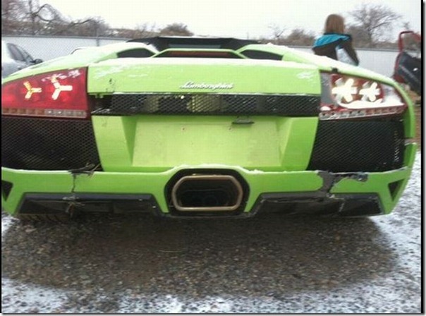 Homem ganha uma Lamborghini e bate logo depois (5)