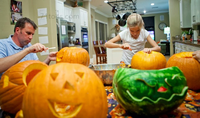 2013-10-28 pumpkin carving 91144
