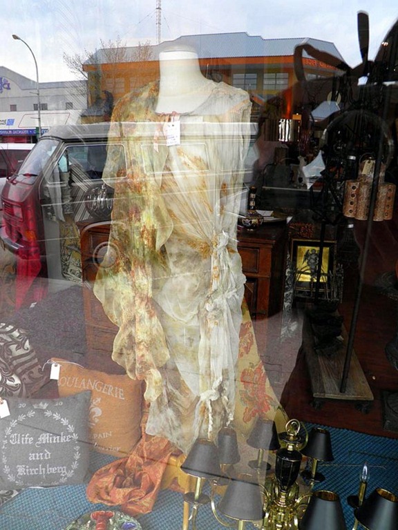 [ILL_April-11-2012---15%255B6%255D.jpg]