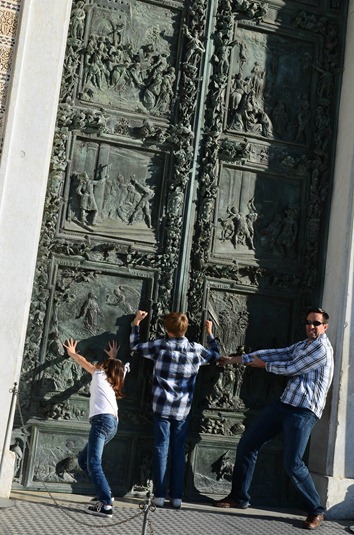 [Cathedral%2520door2%255B5%255D.jpg]