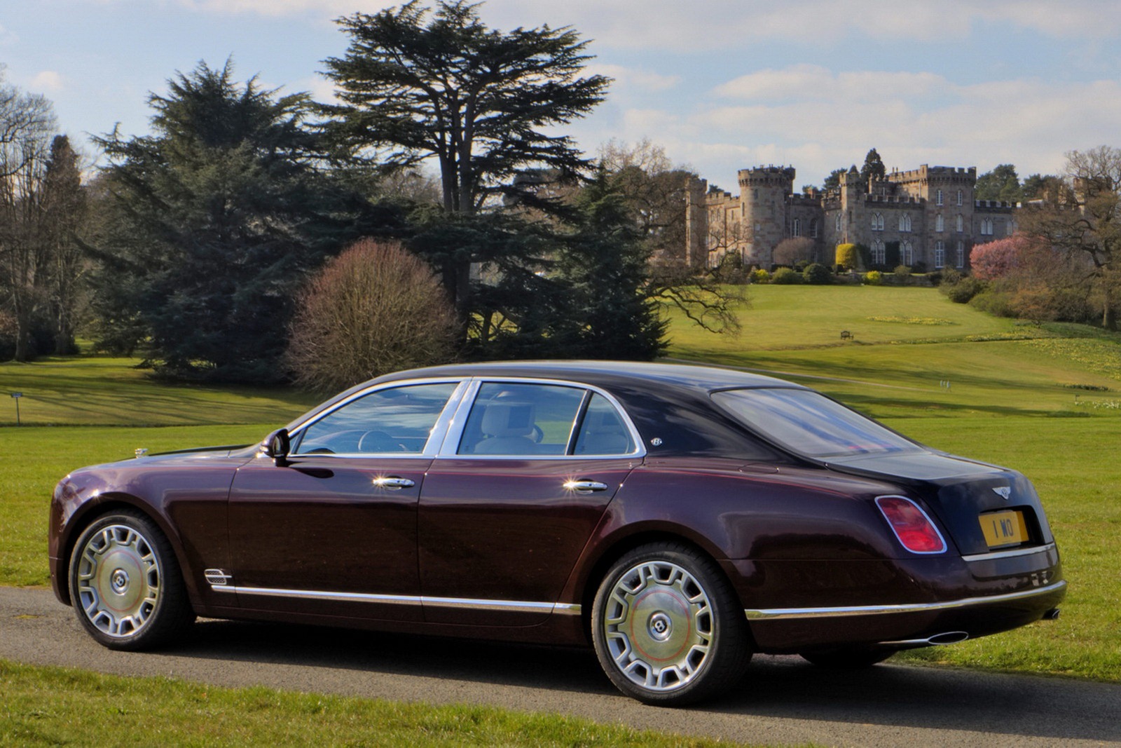 Bentley-Mulsanne-Royal-Diamond-Jubilee-10[5].jpg