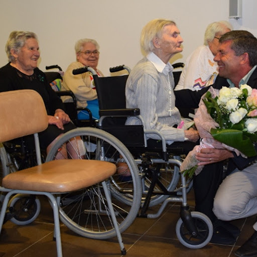 Presidente da Câmara Municipal de Penalva do Castelo felicita idosa de
106 anos