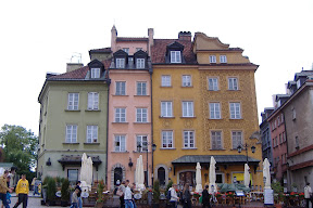 I love the colours of the buildings here.