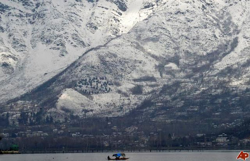 Pictures of Snowfall in Kashmir - January 2012