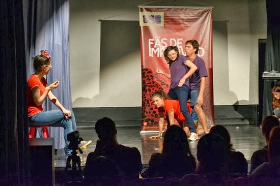 [Grupo%2520F%25C3%25A3s%2520de%2520teatro%255B3%255D.jpg]