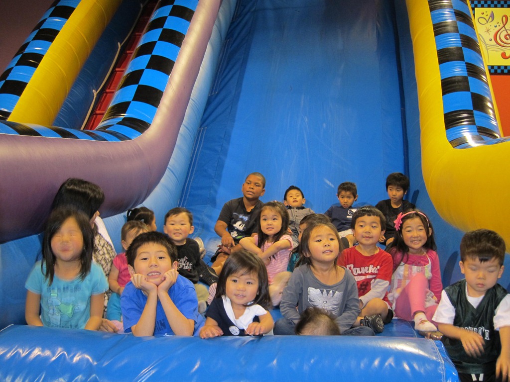 [wk108_kailee_3bday_pump_it_up_group1%255B3%255D.jpg]