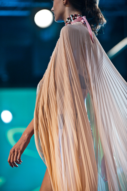 Julia AYSINA, HOLIDAY FASHION WEEK 2011 Фото Сергея Черникова