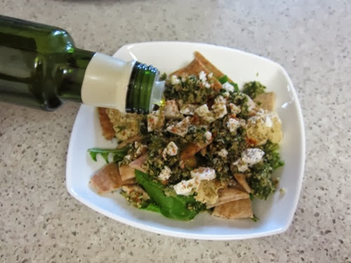 greek pita salad 047