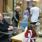 bezoek rusthuis kleuters 045.JPG