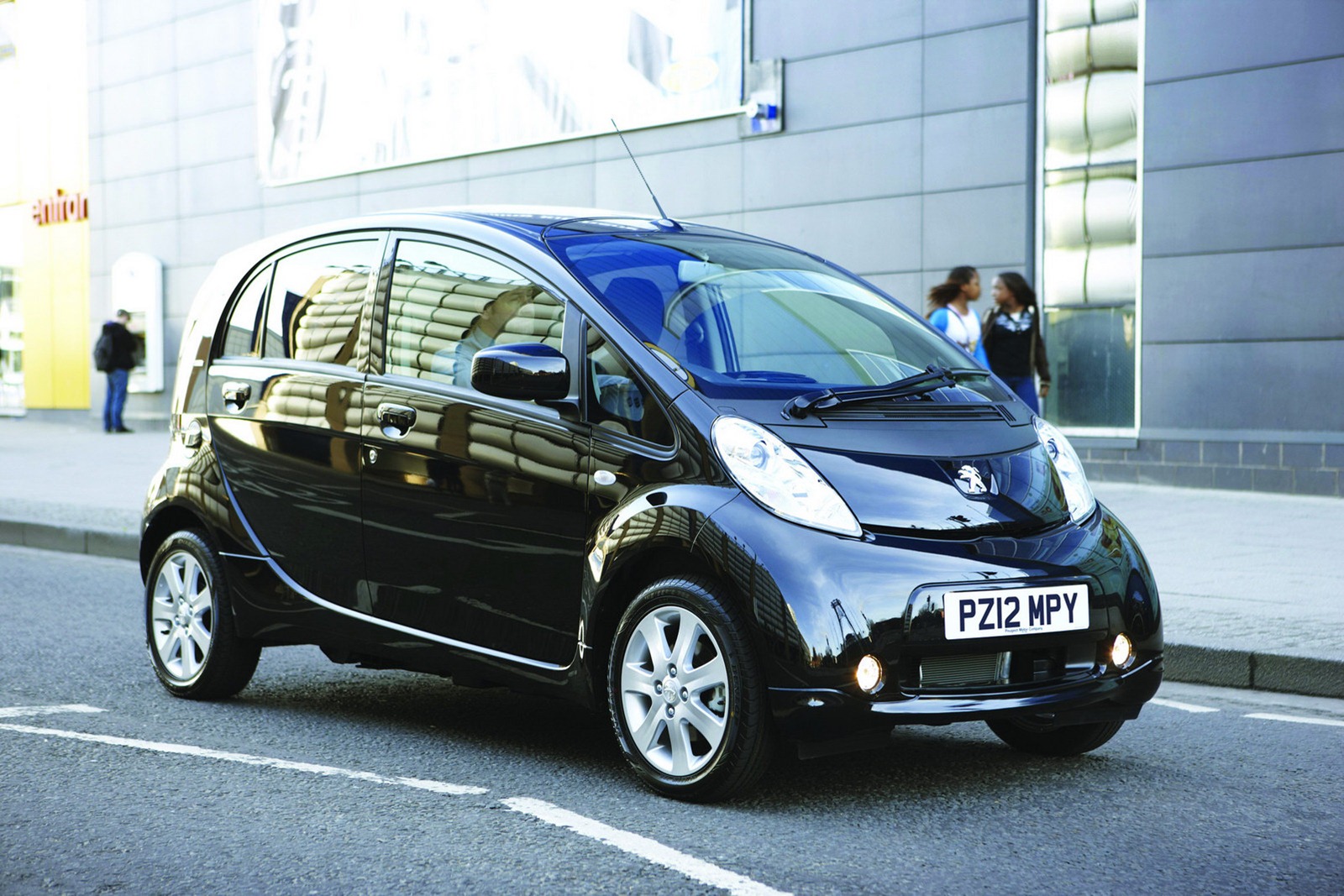 Citroen-Peugeot-i-MiEV-1%5B2%5D.jpg