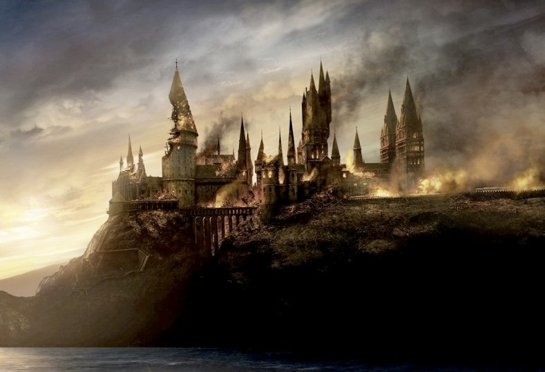 [Hogwarts-on-Fire-harry-potter-13911978-1900-1200%2520-%2520Copy%255B6%255D.jpg]