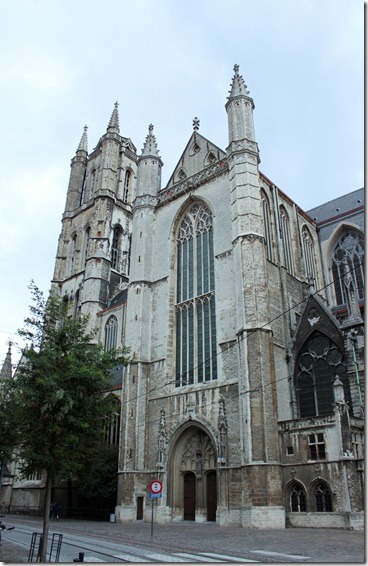Saint Bavo Cathedral　バーフ大聖堂、12世紀に建築が始まり16世紀に完成した
