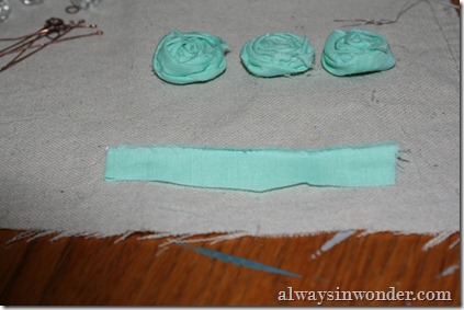 how_to_make_rose_necklace_with_fabric (7)
