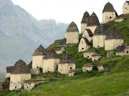 [Dargavs-550x412%255B4%255D.jpg]