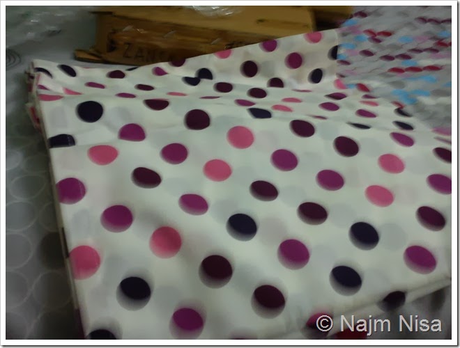 Polka dotted bedsheet! Zansaar shopping